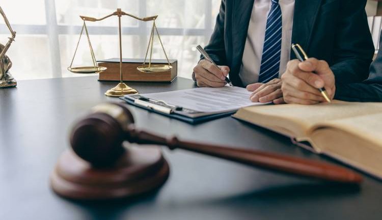 Reasons to Hire a Divorce Attorney Instead of Going It Alone